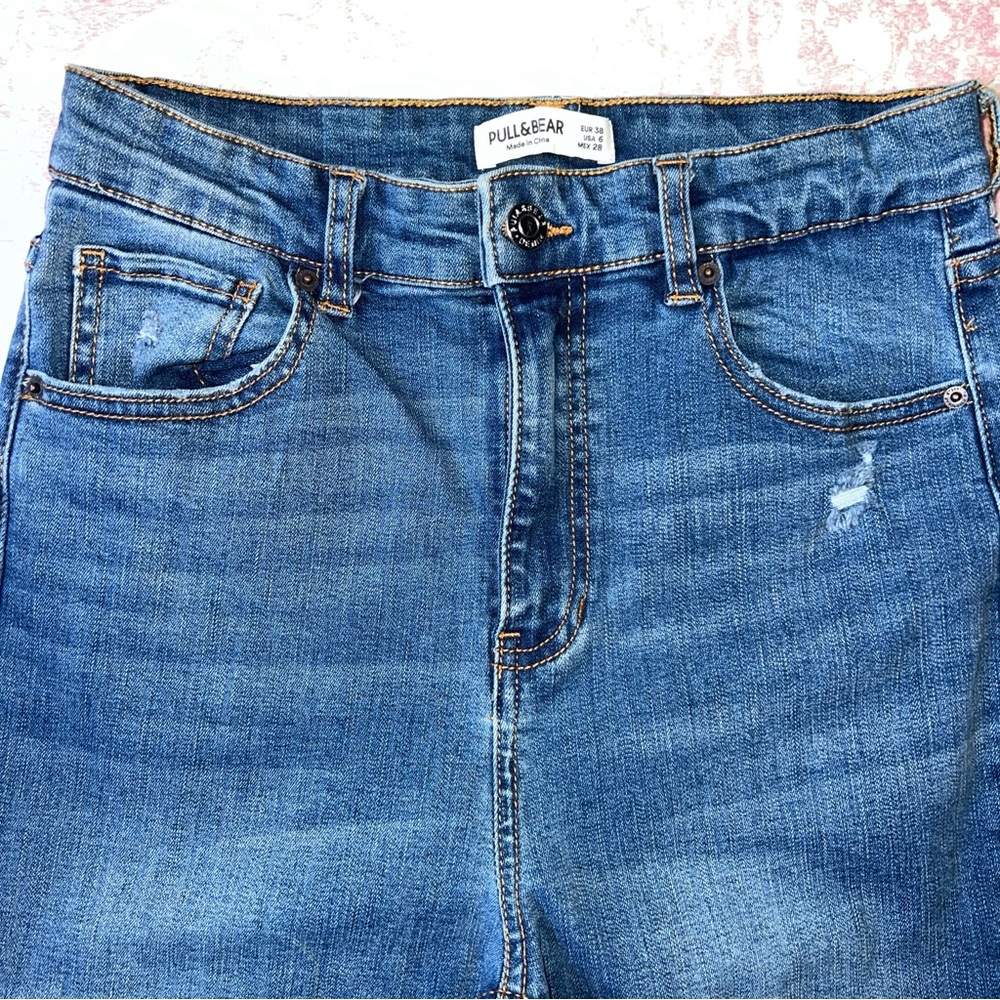 (3/$30💕) PULL&BEAR High-waisted Distressed Bottom Jeans Size6